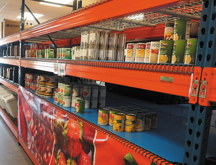 Se necesitan donaciones para la estantería de alimentos